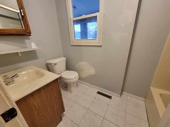 5th image of 722 Mulberry St