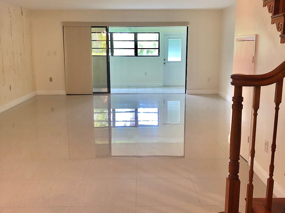 Dining/living room 