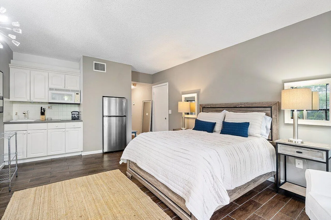 1 bed, 1.0 bath, 500 sqft, $3,000 — Photo 1