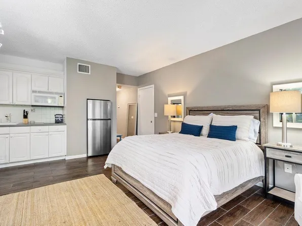 11863 Wimbledon Cir, Wellington, FL