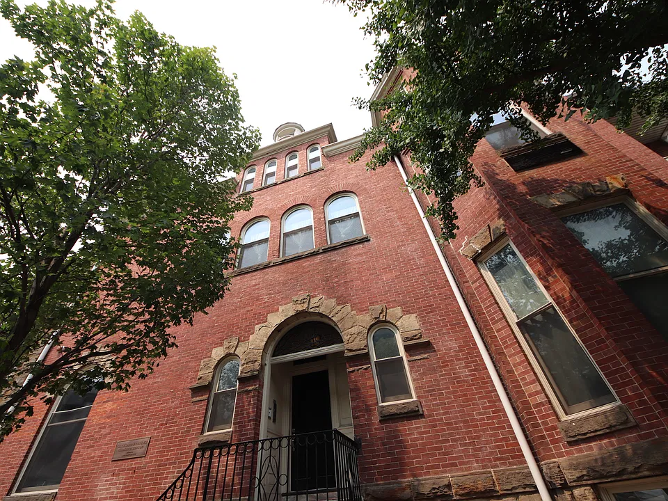 N Calvert St