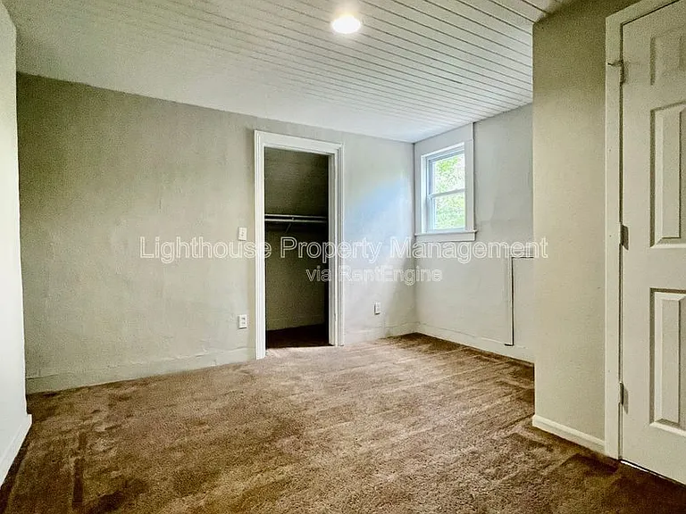 708 Elizabeth St — Photo 17