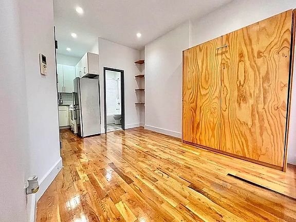 5th image of 448 Jefferson Ave #2F