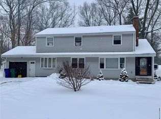 30 Woods Rd, Bloomfield, CT 06002