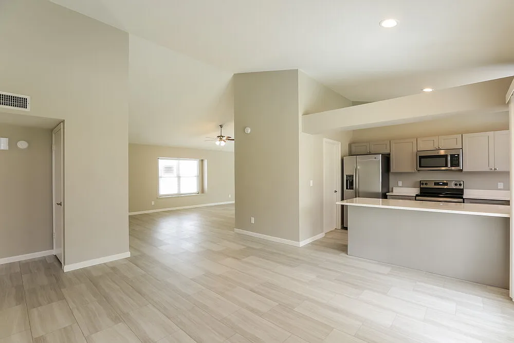 3 bed, 2.0 bath, 1398 sqft, $2,315 — Photo 3
