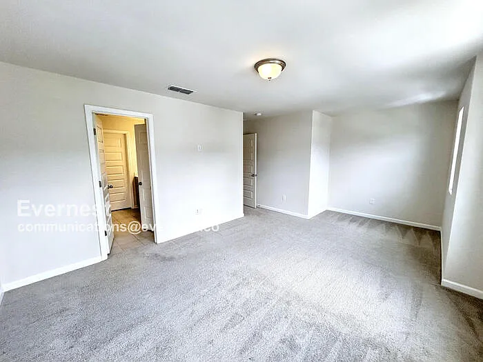 329 Victoria Dr — Photo 10
