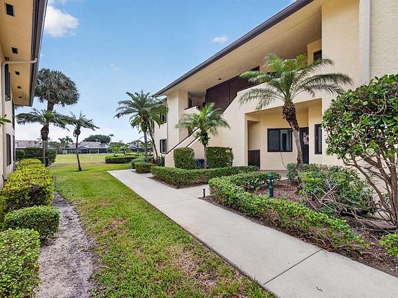 3rd image of 6503 SE Williamsburg Drive #201