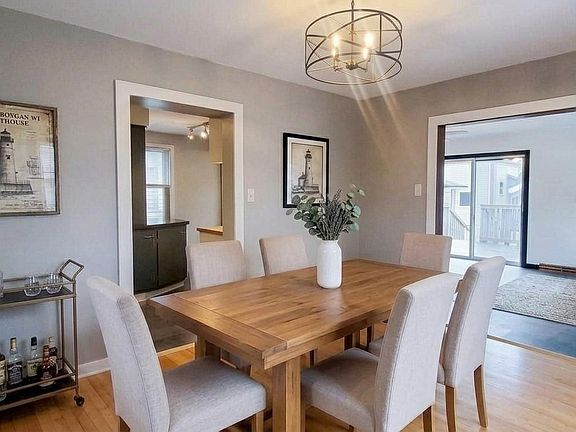 Furnishings: Unfurnished (staged photos are for layout visualization only)