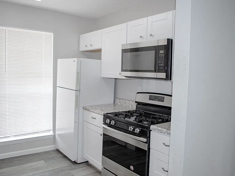 2306 Fuzz Fairway — Photo 3