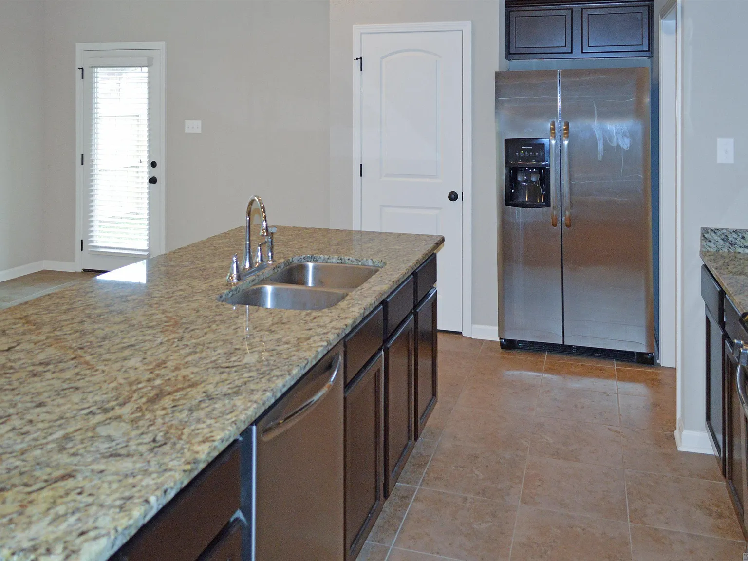 3 bed, 1707 sqft, $2,100 — Photo 4
