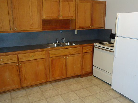 3rd image of 628 W Tharpe St