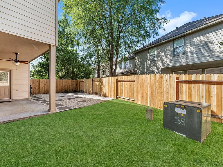 39 E Burberry Cir — Photo 40