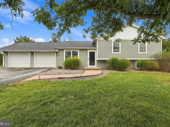 110 Left St, Falling Waters, WV 25419