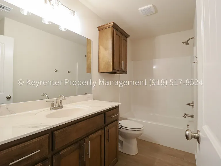 4500 W Winston St — Photo 7