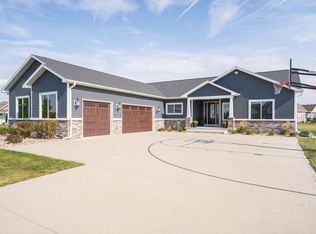 5472 Windrose Ln, Ames, IA 50014