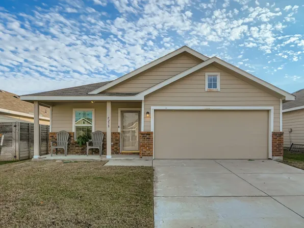 9238 Summerlee St, Dallas, TX 75227