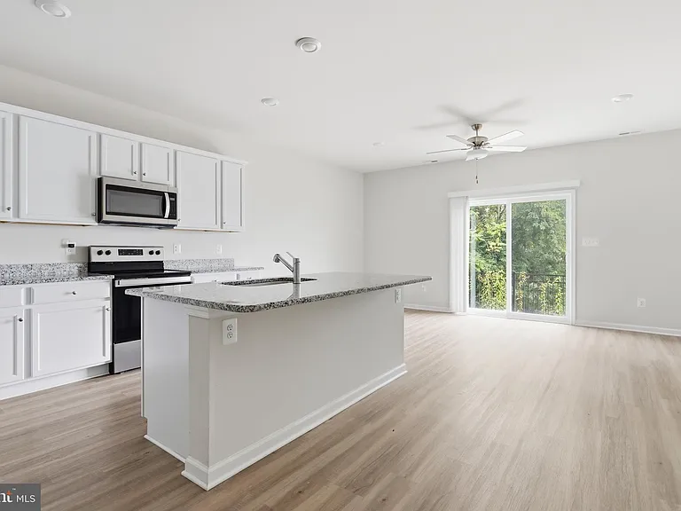 112 Paddington St — Photo 4