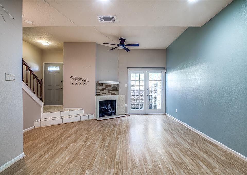1st image of 800 Country Place Dr