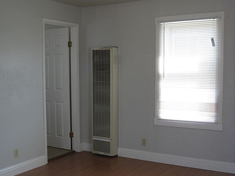 1st image of 615 W 10th St