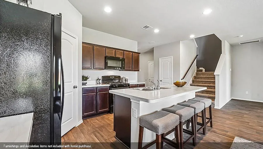 4 bed, 3.0 bath, 2172 sqft, $3,100 — Photo 4