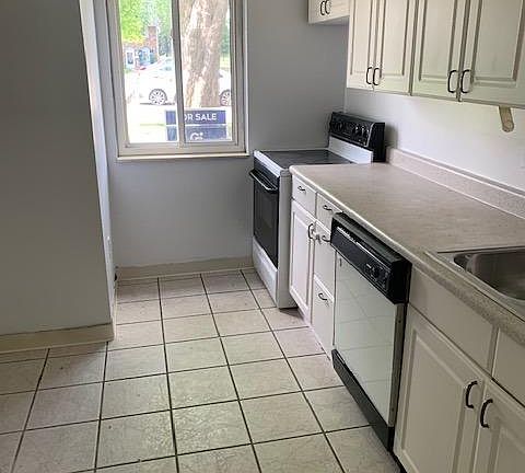 5th image of 2032 S Breiel Blvd