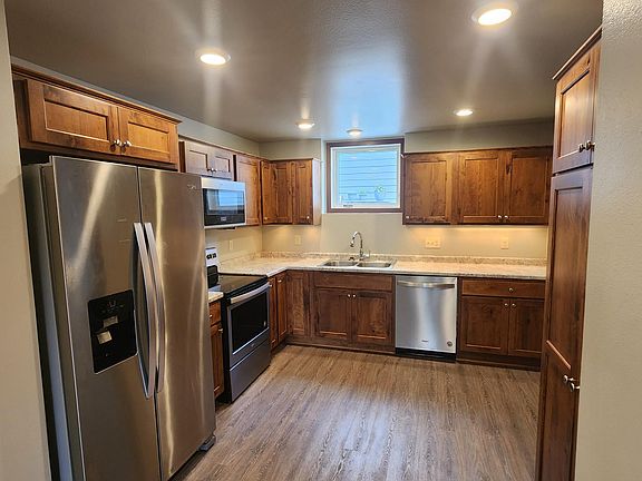 3rd image of 1293 Highland Dr