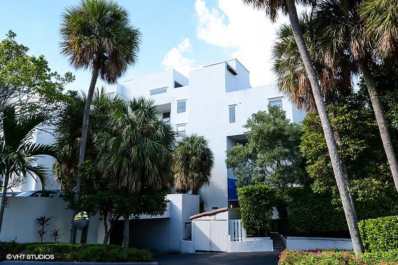 1st image of 411 Poinciana Dr