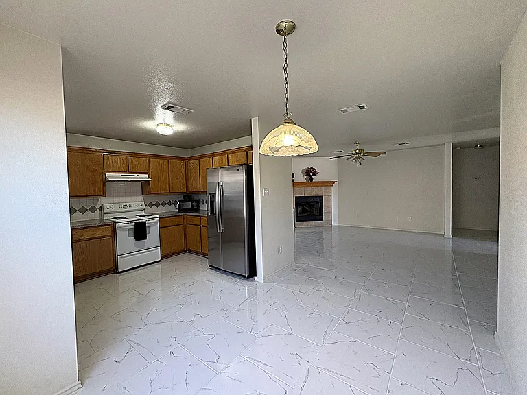 1117 Katelyn Cir — Photo 8