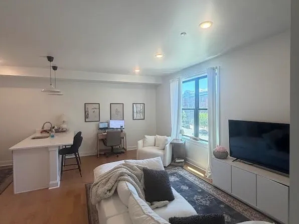 851 S 2d St #308, Philadelphia, PA 19147