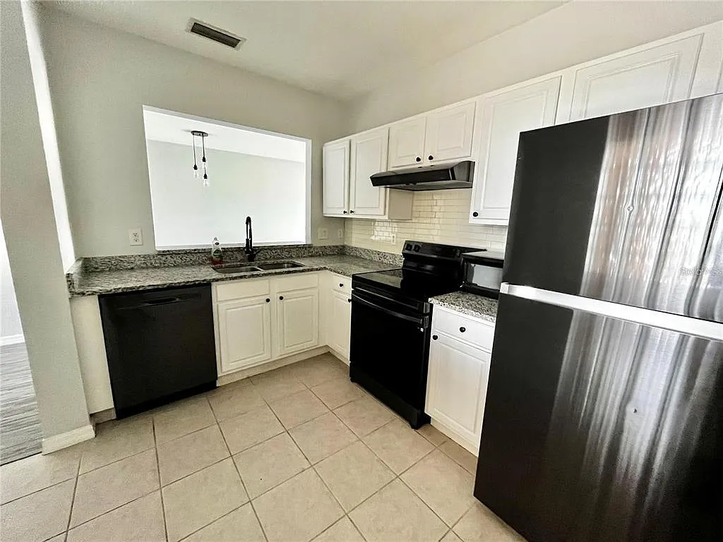 3 bed, 2.0 bath, 1151 sqft, $1,850 — Photo 3