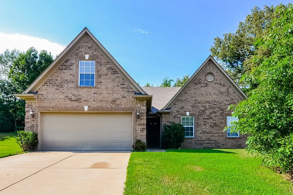 4 bed, 2.0 bath, 1625 sqft, $1,900 — Photo 1