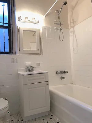 Rented by Lang Realty LLC | media 16