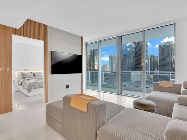 92 SW 3rd St APT 2802, Miami, FL 33130