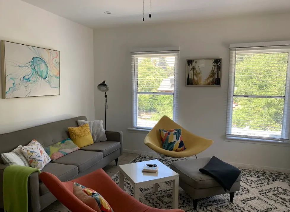 2 bed, 900 sqft, $2,595 — Photo 3