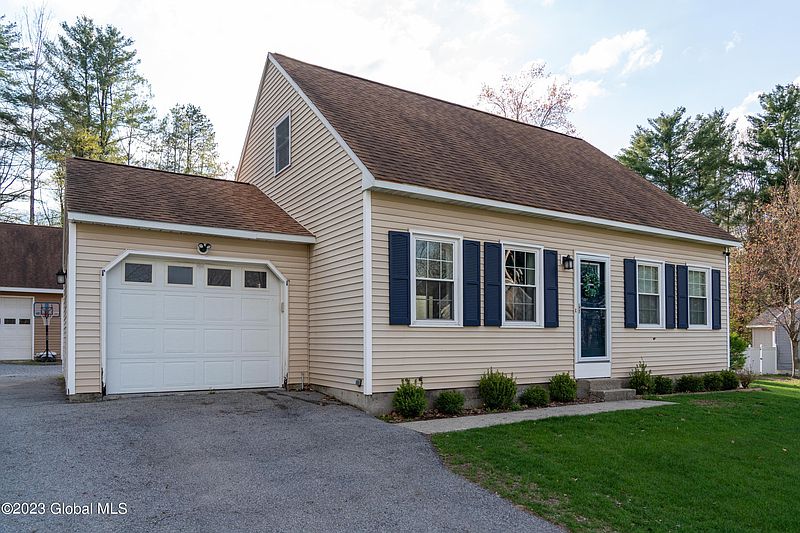 2nd image of 26 Tanglewood Drive