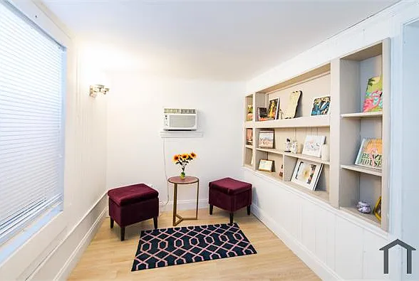 3 bed, 800 sqft, $2,810 — Photo 3