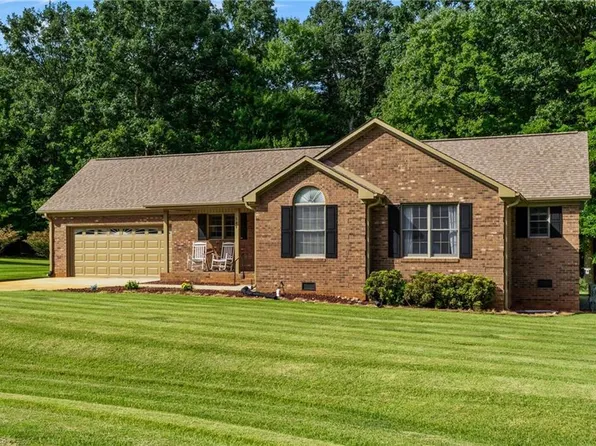 109 Victorian Ct, Randleman, NC 27317