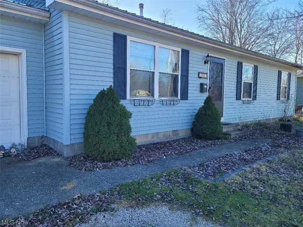 196 Maplewood Dr, Jefferson, OH 44047