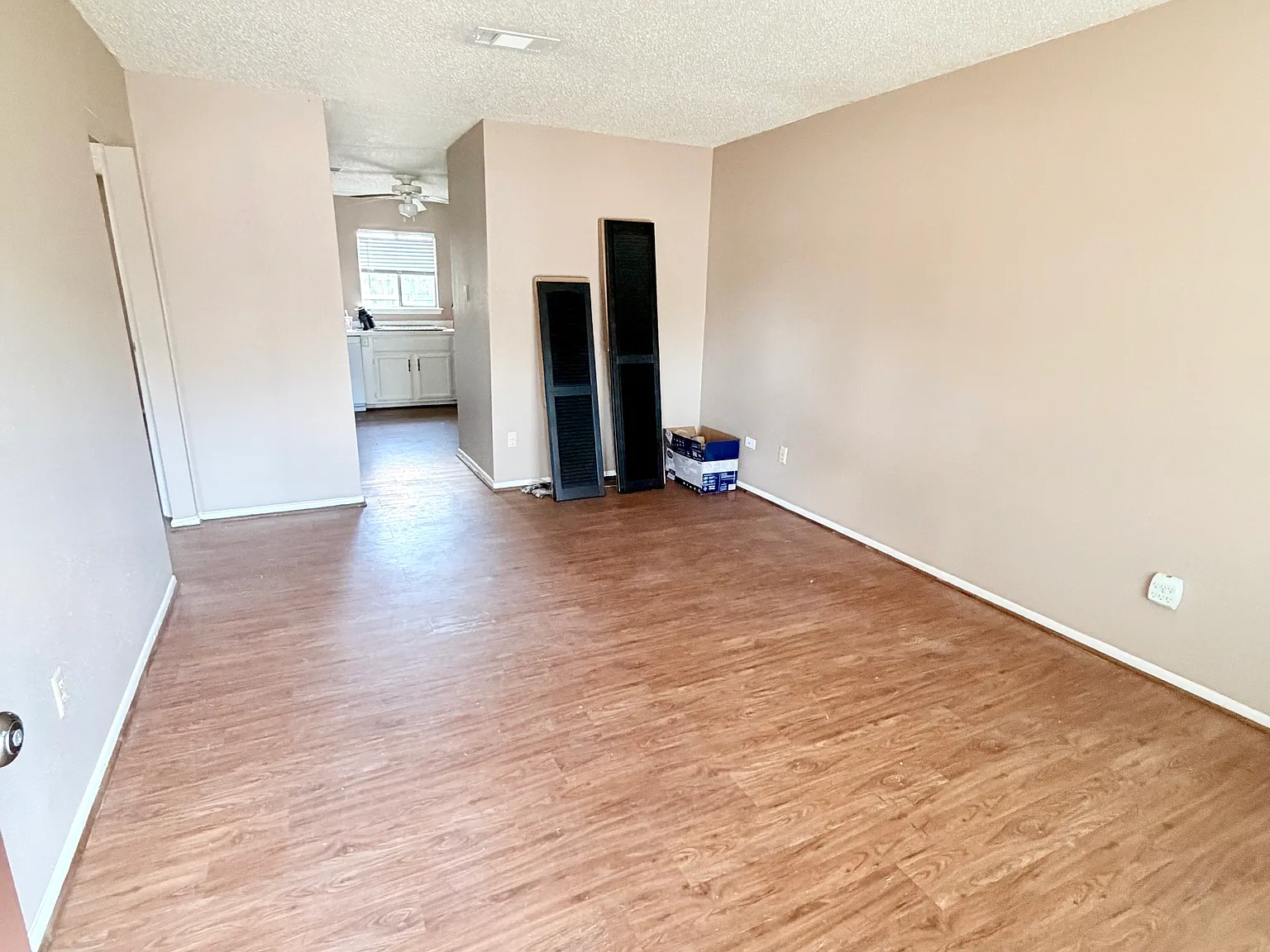 2 bed, 760 sqft, $950 — Photo 2