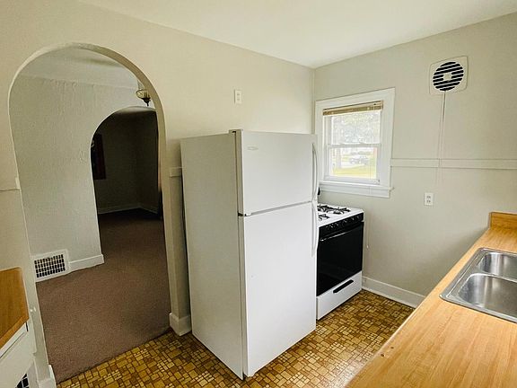 4th image of 230 Curtis Ave