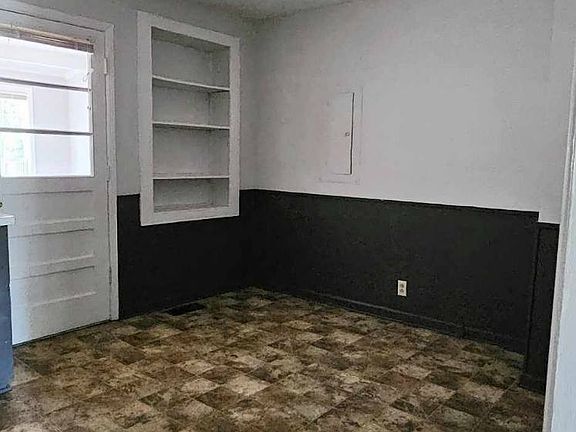 4th image of 907 Parkwood Ct