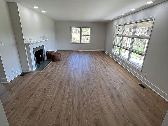 3rd image of 113 Conifer Cir