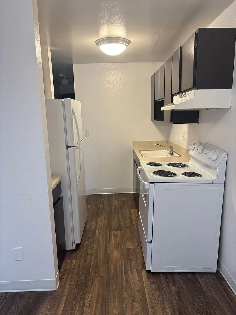 Sherri Arms Apartments — Photo 1