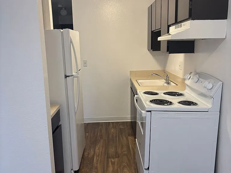 Sherri Arms Apartments — Photo 1