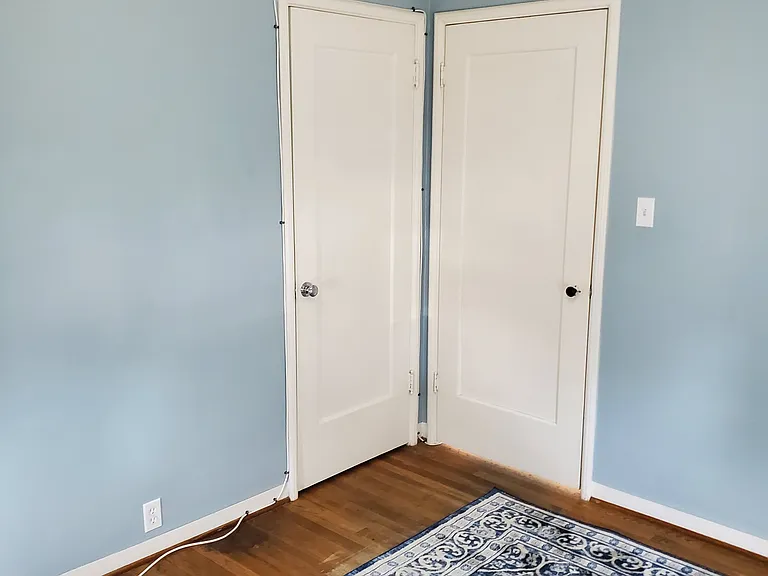 1st bedroom closed view