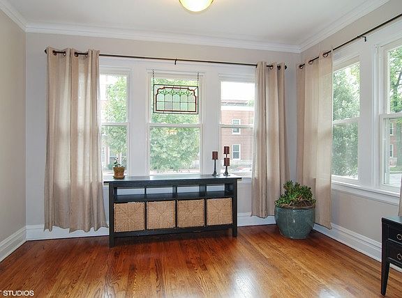 2nd image of 815 Clarence Ave