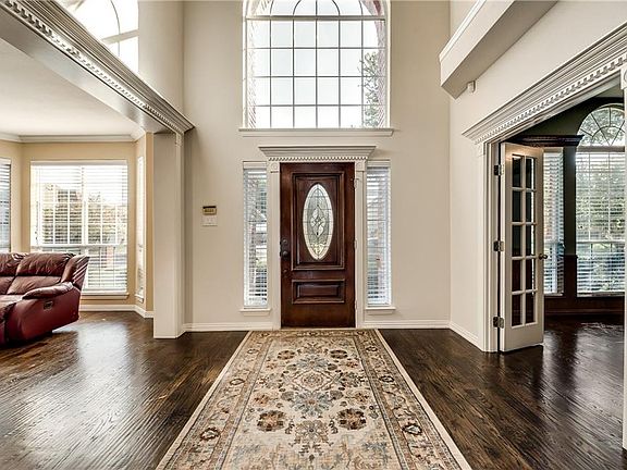 2nd image of 211 Sleepy Hollow Ln