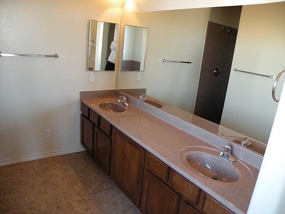 5th image of 2640 E Northern Drive