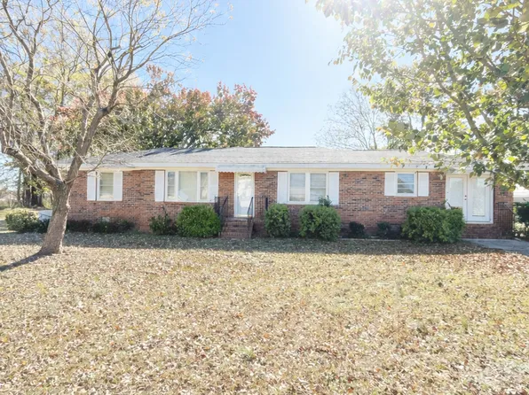 55 Shuford St, Lavonia, GA 30553