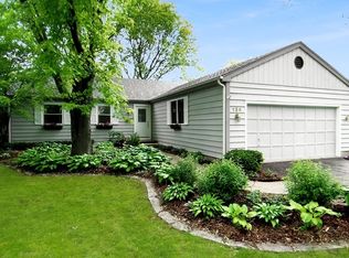 134 S Glendale Ave, Barrington, IL 60010